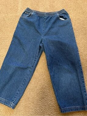 Cherokee Light Blue Elastic Waist Denim capris